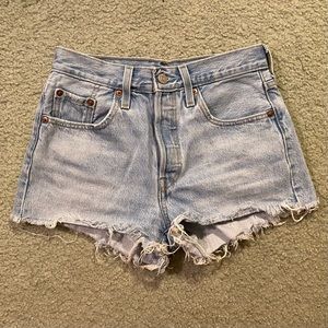 Levi’s 501 Button Fly Light Wash Shorts (25)